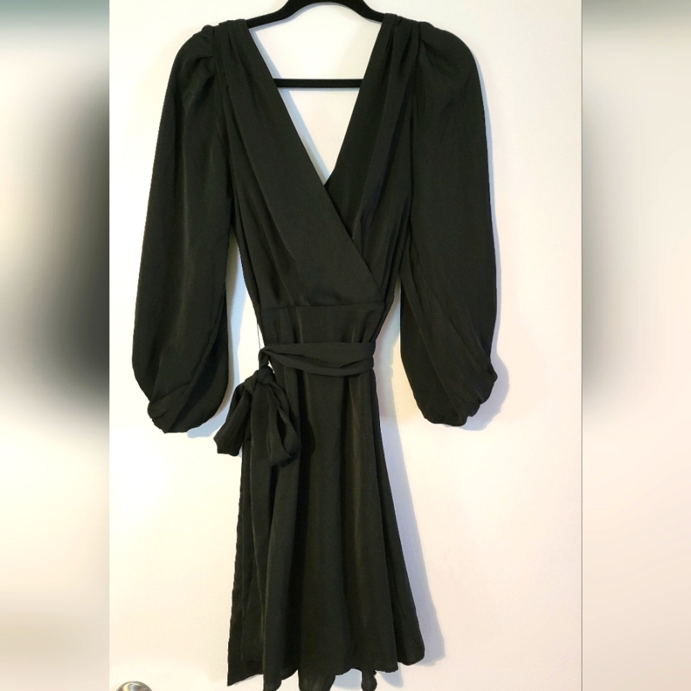 Banana Republic Black V neck Dress with Wrap Top Long sleeves Size 14 NWT